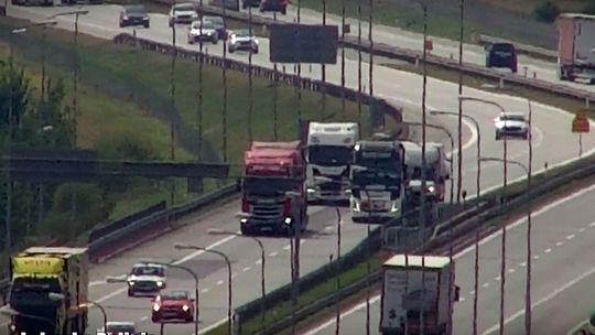 Niebezpieczne manewry ciężarówek na S3