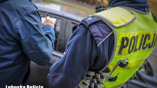 Niecodzienna sytuacja na drodze. Policjanci nie mieli wątpliwości Niecodzienna sytuacja na drodze. Policjanci nie mieli wątpliwości