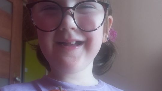 Niepełnosprawna dziewczynka potrzebuje wsparcia. Apel matki porusza Niepełnosprawna dziewczynka potrzebuje wsparcia. Apel matki porusza