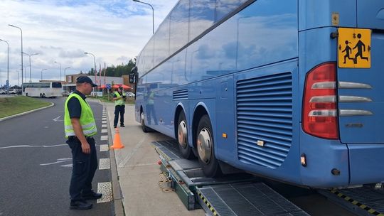 Niesprawne hamulce w autokarach przewożących dzieci. Inspektorzy ITD nie mieli litości