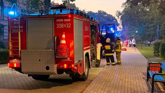 Nocna akcja służb w Gorzowie. Z DPS-u ewakuowano kilkadziesiąt osób