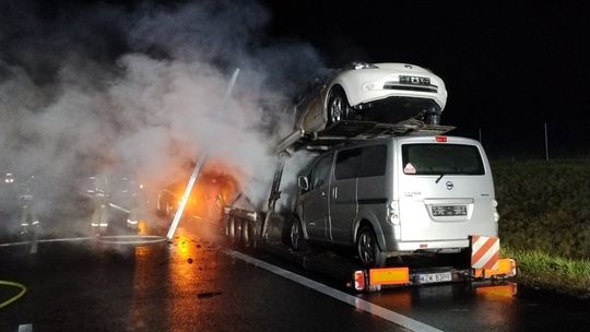 Nocny pożar na trasie S3 w Lubuskiem. Do akcji ruszyło kilka zastępów straży pożarnej