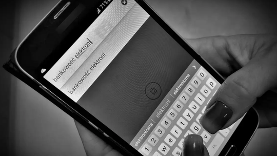 Nowa fala fałszywych SMS-ów: oszuści dopracowali szczegóły, łatwo się nabrać