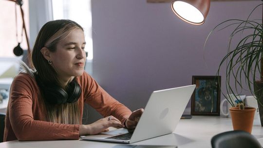 Nowe przepisy dla pracodawców. Już nie można szukać sprzątaczki czy księgowego