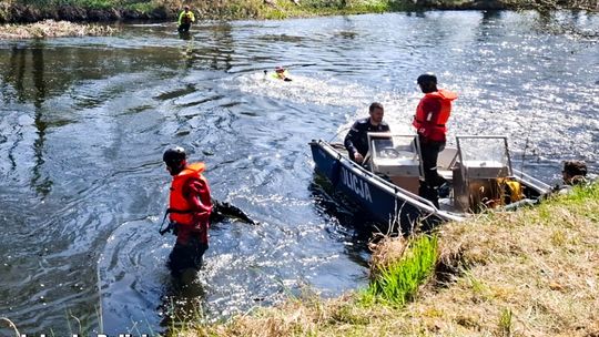 Od tygodni nie ma po nim śladu. Policja sprawdza nawet dno rzeki
