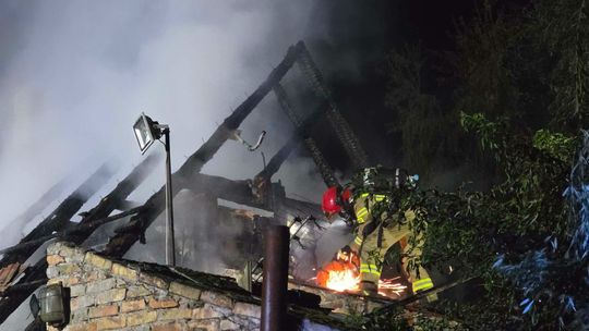 Ogień strawił rodzinny dom. Teraz potrzebna jest pomoc, by mogli zacząć od nowa