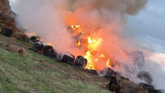 Ogromny pożar w regionie. Strażacy walczyli z ogniem przez wiele godzin