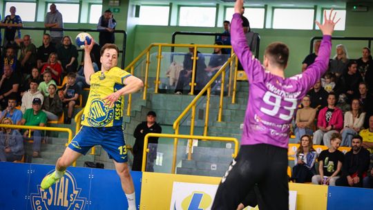 Ostatni mecz u siebie Stal kończy zwycięstwem po rzutach karnych