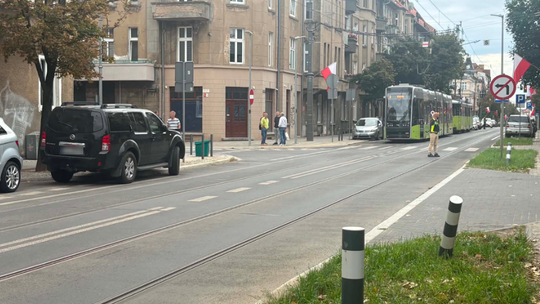 Parkowanie bez wyobraźni po raz kolejny. Tramwaje 2 i 3 nie mogły przejechać