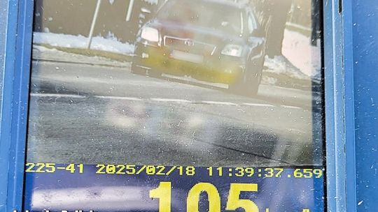 Pędził 105 km/h w terenie zabudowanym – stracił prawo jazdy i dostał wysoki mandat