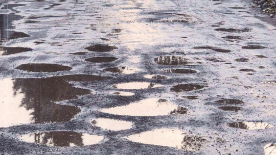 Petycja do władz miasta. Fatalny stan drogi budzi grozę