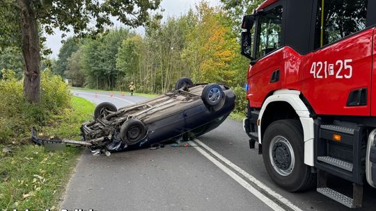 Pijany kierowca stracił panowanie nad autem i dachował