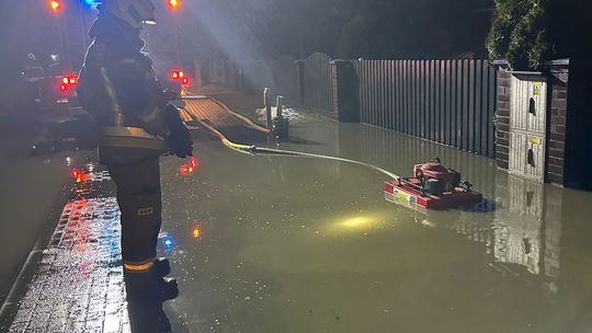 Po tygodniach mrozu przyszła odwilż. Skutki widać na posesjach i drogach Po tygodniach mrozu przyszła odwilż. Skutki widać na posesjach i drogach