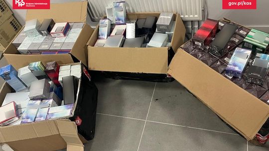 Podrobione perfumy i torebki przejęte w Gorzowie. KAS zabezpieczyła towar wart ponad 400 tys. zł