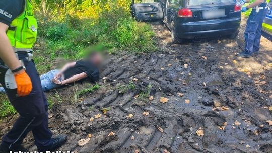 Policyjny pościg trwał kilkadziesiąt sekund. 34-latek próbował ukryć się przed mundurowymi