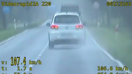 Ponad 100 km/h w terenie zabudowanym. Kierowca stracił prawo jazdy