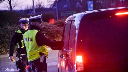 Poranna akcja policji i szybkie zatrzymania. Dwóch kierowców straciło prawo jazdy Poranna akcja policji i szybkie zatrzymania. Dwóch kierowców straciło prawo jazdy