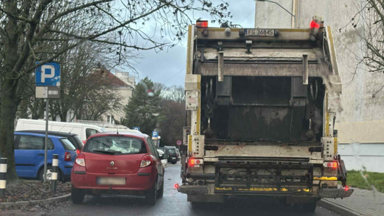 Poranny chaos na gorzowskim osiedlu. Mieszkańcy utknęli w korku Poranny chaos na gorzowskim osiedlu. Mieszkańcy utknęli w korku