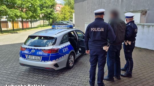 Pościg ulicami miasta. Policjanci zatrzymali 47-latka w ostatniej chwili