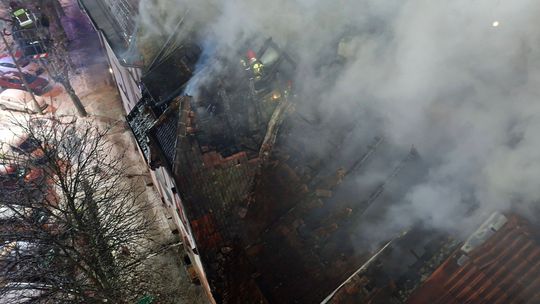 Pożar budynku w Gorzowie. Trwa akcja służb i pomoc dla mieszkańców