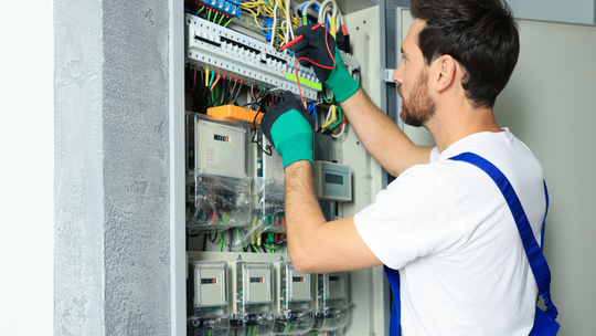 Prąd po nowym roku. Koniec mrożenia cen. Co zobaczymy na rachunkach?