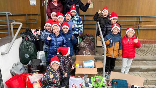Przedszkolaki, uczniowie i policjanci razem dla potrzebujących