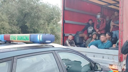 Przewoził w busie 36 nielegalnych migrantów