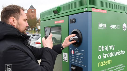 Przyjdzie klient z butelkami, a maszyna nie odda mu kaucji. Tego obawiają się sklepy