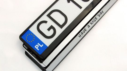 Ramki i podkładki pod tablice rejestracyjne – trwałe i estetyczne rozwiązania od Unital