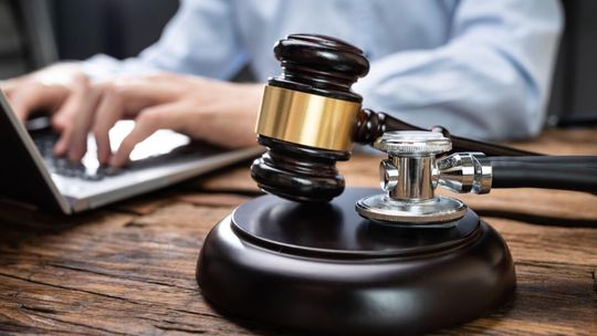 Rodzic pozwał swoje dziecko o alimenty. To za mało, żeby je dostać Rodzic pozwał swoje dziecko o alimenty. To za mało, żeby je dostać