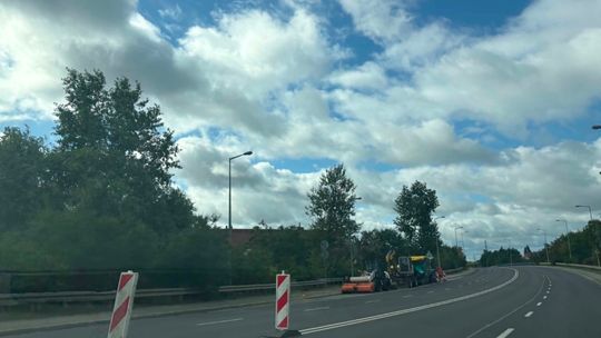 Ruszył długo wyczekiwany remont. Na początek zrywają zniszczony asfalt