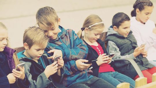 Rząd inspiruje się Australią. Większość Polaków chce ograniczeń