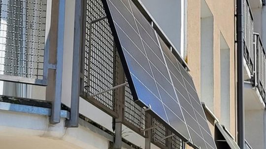 Są pieniądze na balkonową fotowoltaikę. Warto się pospieszyć ze złożeniem wniosku