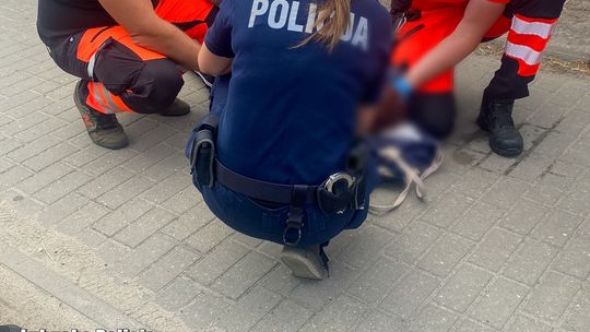 Seniorka potrzebowała pomocy. Policjantki zareagowały natychmiast