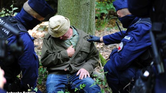 Sezon grzybowy w pełni. Policjanci apelują o zachowanie ostrożności w lesie