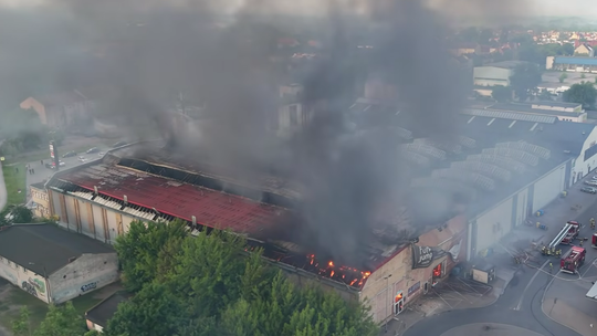 Śledczy wyjaśniają przyczyny pożaru hali w Gorzowie