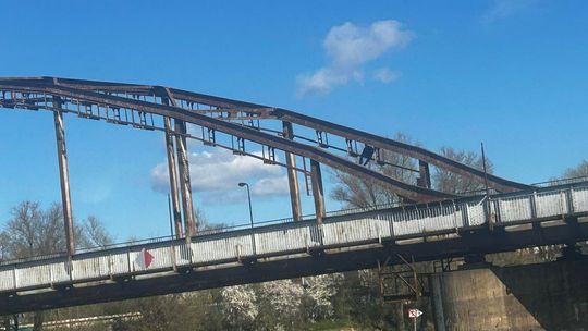 Służby postawione na nogi w Gorzowie. Akcja na moście kolejowym