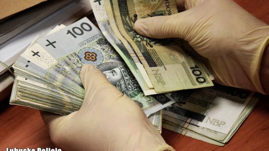Stracił ponad 200 tys. zł, bo zaufał "pracownikowi banku". Policja ostrzega!