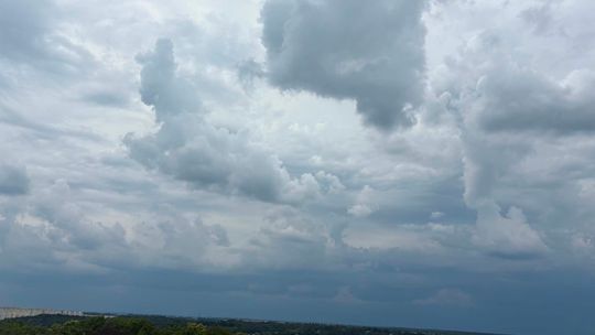 Superkomórki nad Polską. Grad i wiatr do 90 km/h. IMGW ostrzega