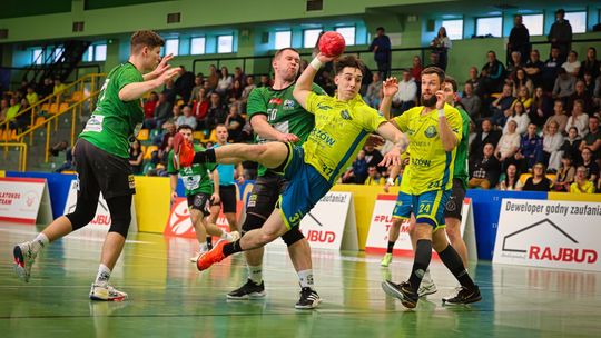 Szczypiorniści Stali przegrywają hit z krakowskimi Akademikami