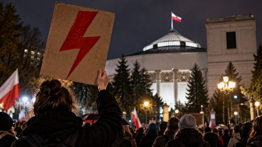 Sześć lat temu Polska wyszła na ulice. Teraz Sejm odwraca skutki wyroku TK