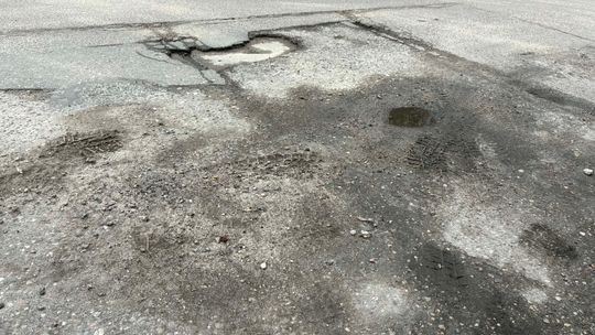 Ta ulica w Gorzowie od dawna prosi się o remont. Po zimie jest jeszcze gorzej