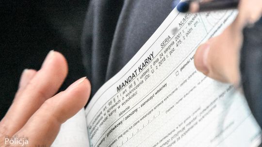 Te zachowania mogą skończyć się mandatem. Policjanci prowadzą działania
