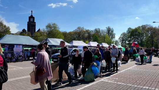 Tłumy na akcji „Wymień odpady na kulturalne wypady”