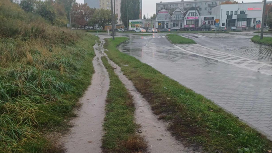 Tu piesi idą po błocie. Jest szansa na zmianę