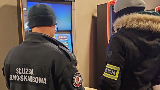 Tysiące podróbek, tony tytoniu i narkotyki. Skarbówka ujawnia dane