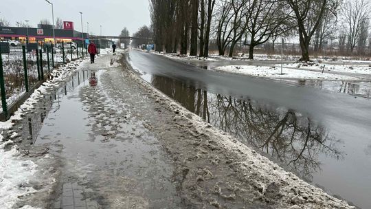 W Gorzowie jest miejsce, gdzie zimą łatwo o wypadek. Problem znany od lat