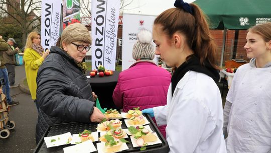 Wiosna na ryneczku! Bukiety nowalijek dla klientów!