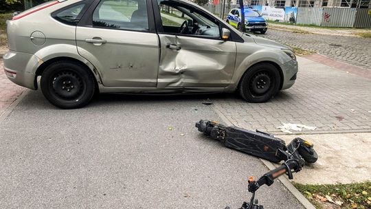 Wypadek na ulicy Dąbrowskiego. Nastolatek na hulajnodze trafił do szpitala