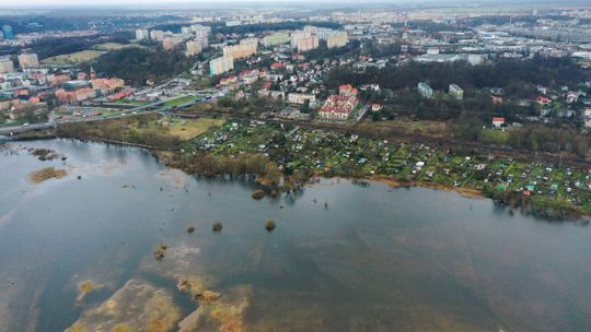 Wysoka woda uniemożliwia wjazd na działki przy Warcie od strony ulicy Warszawskiej